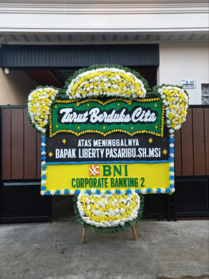 Papan Bunga Duka di Basemah Sersan